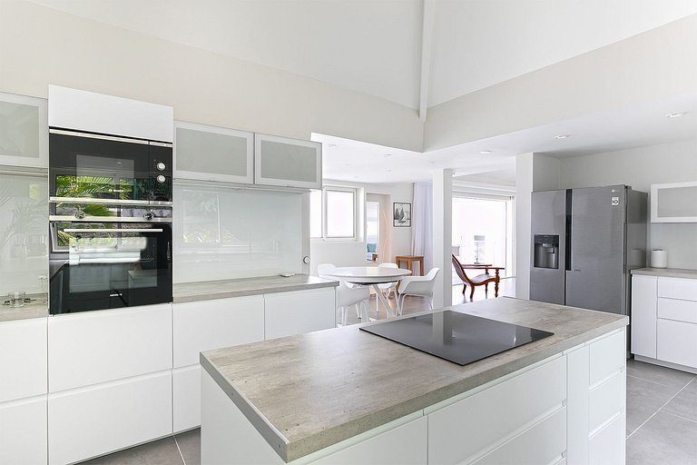 Sxm038 – Ocean view villa near Baie Orientale Beach