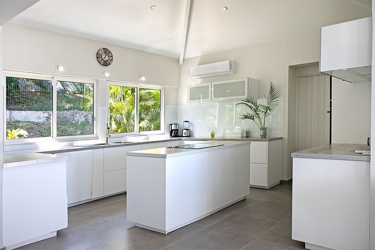 Sxm038 – Ocean view villa near Baie Orientale Beach