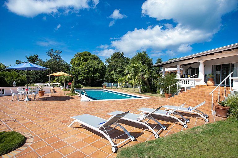 Sxm036 – Villa de estilo colonial con vista al mar en Terres