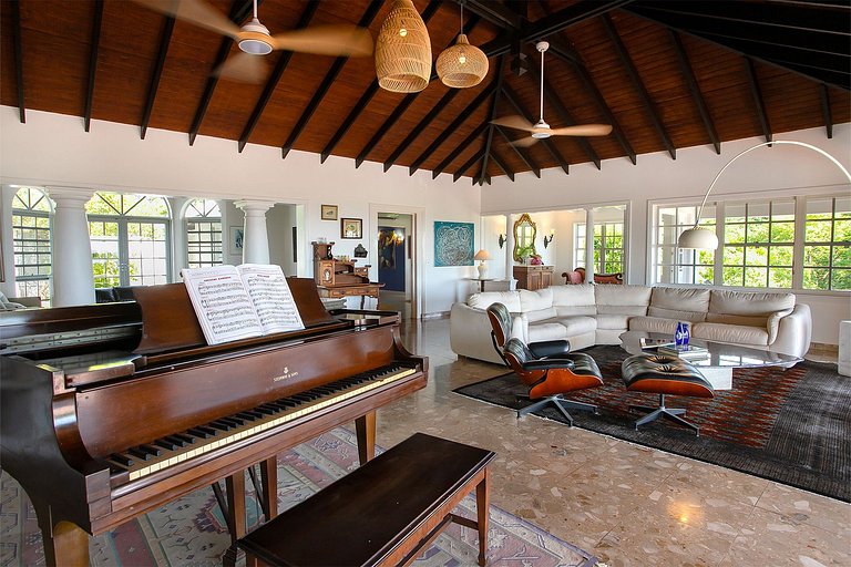 Sxm036 – Colonial-style villa with ocean views in Terres Bas