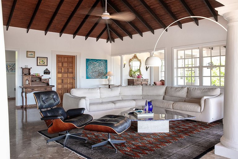 Sxm036 – Colonial-style villa with ocean views in Terres Bas