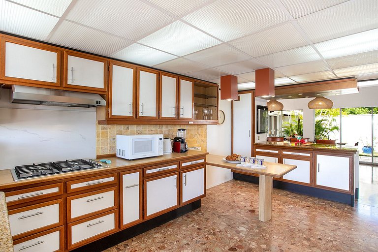 Sxm036 – Colonial-style villa with ocean views in Terres Bas