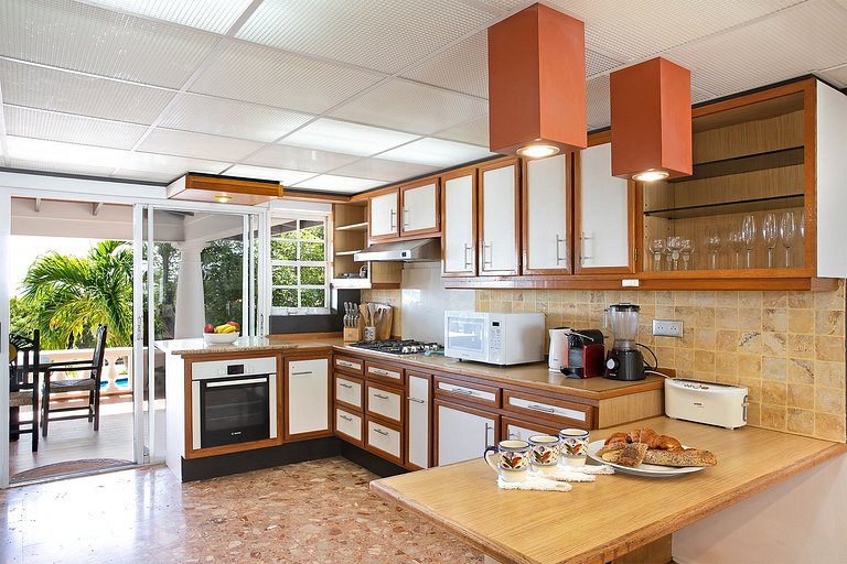Sxm036 – Villa de style colonial avec vue sur la mer à Terre