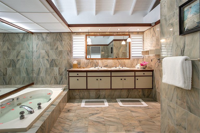 Sxm036 – Villa de style colonial avec vue sur la mer à Terre