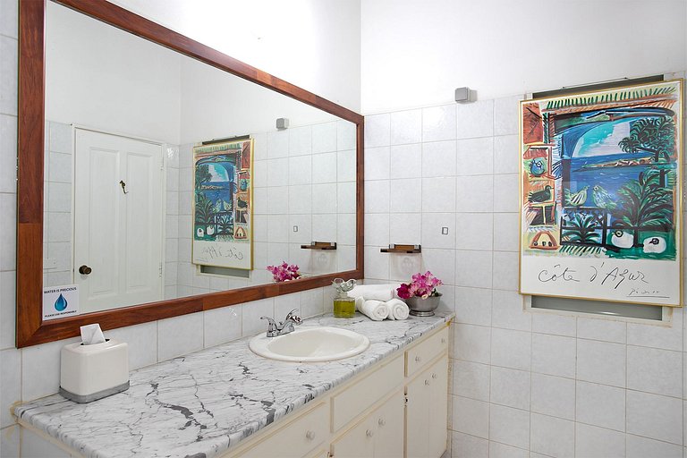 Sxm036 – Colonial-style villa with ocean views in Terres Bas