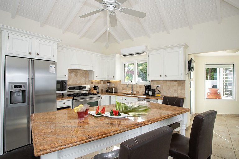 Sxm035 – Cliffside home with ocean views in Baie Rouge