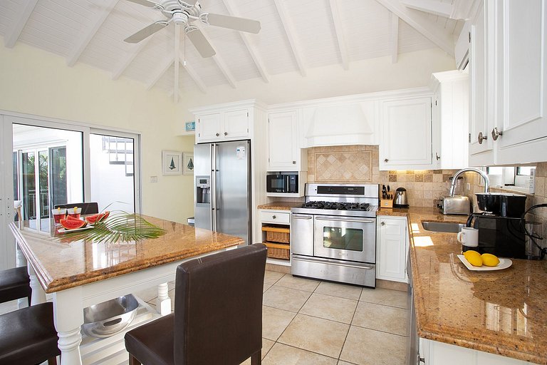 Sxm035 – Cliffside home with ocean views in Baie Rouge