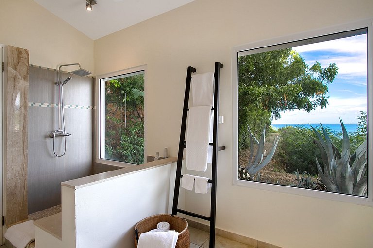 Sxm035 – Cliffside home with ocean views in Baie Rouge