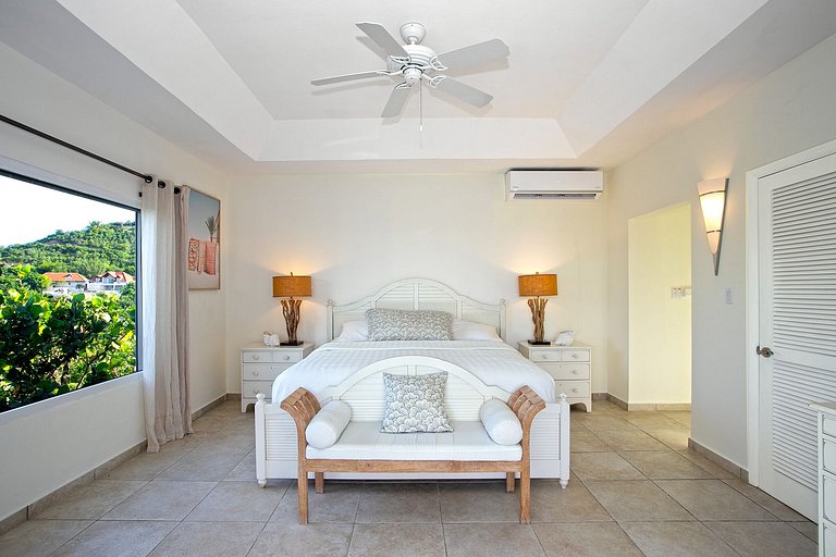 Sxm035 – Cliffside home with ocean views in Baie Rouge