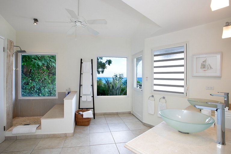 Sxm035 – Cliffside home with ocean views in Baie Rouge