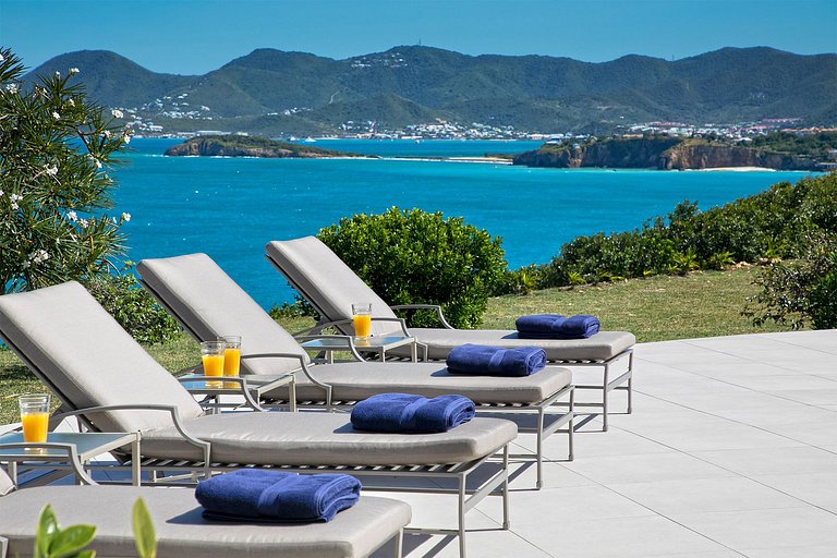 Sxm034 – Villa sobre acantilado con vista al mar en Terres B