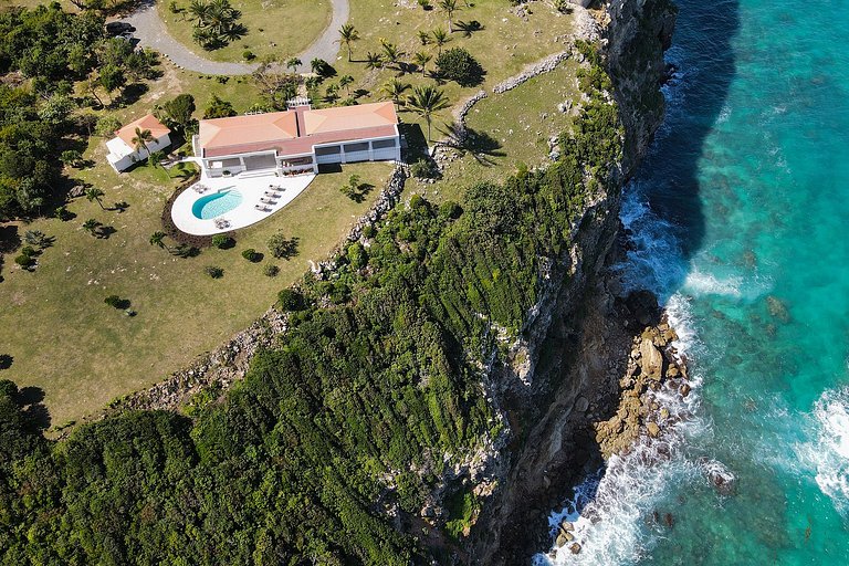 Sxm034 – Villa sobre acantilado con vista al mar en Terres B