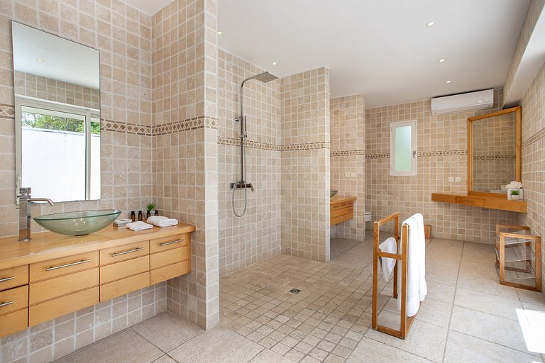 Sxm033 – Oceanview villa with large pool in Terres Basses