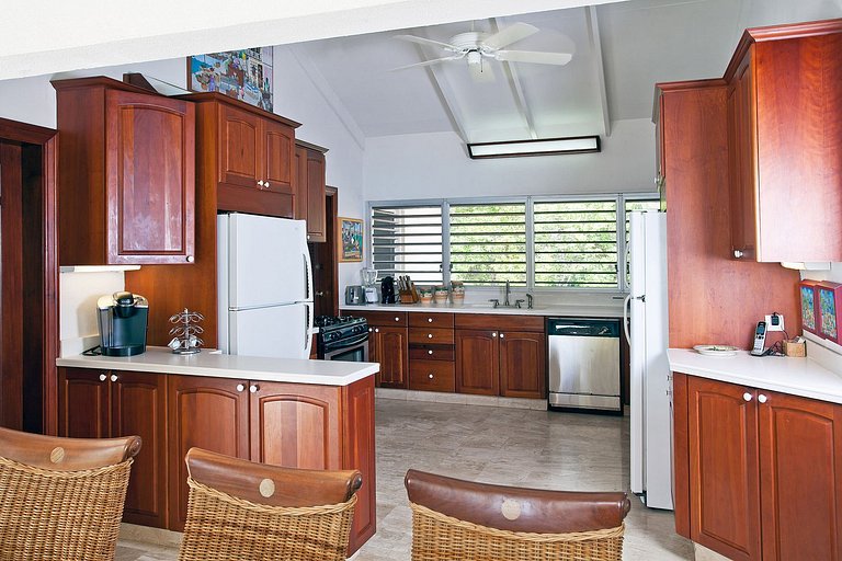 Sxm029 – Beachfront home on Baie Longue in Terres Basses