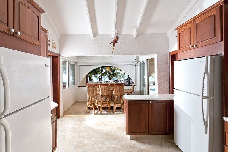 Sxm029 – Beachfront home on Baie Longue in Terres Basses