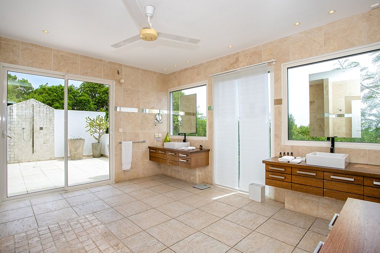 Sxm033 – Oceanview villa with large pool in Terres Basses