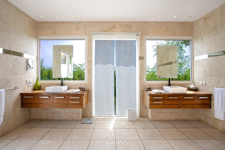 Sxm033 – Oceanview villa with large pool in Terres Basses