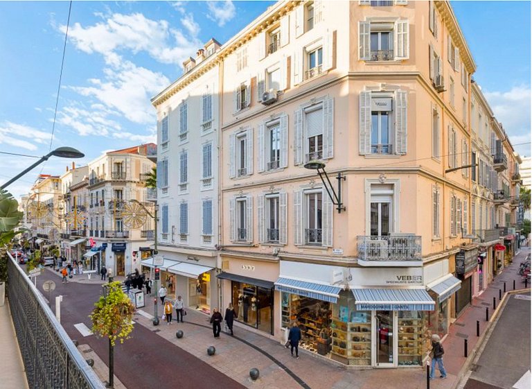 Azu489 - 4 bedroom Apartment – Prime Cannes Centre