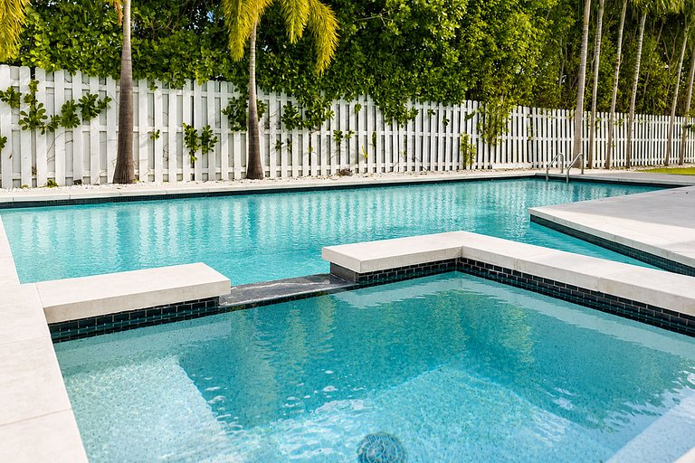 Mia016 - Waterfront Estate with Bay Views in Miami