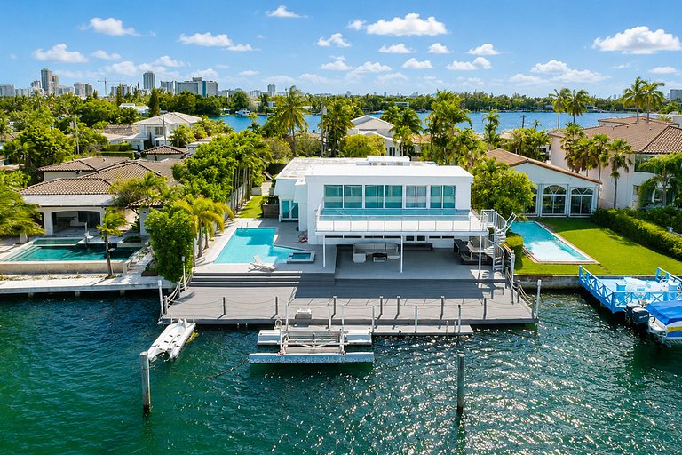 Mia016 - Waterfront Estate with Bay Views in Miami