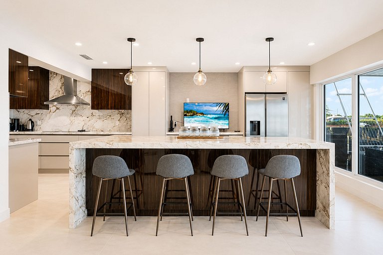 Mia016 - Waterfront Estate with Bay Views in Miami