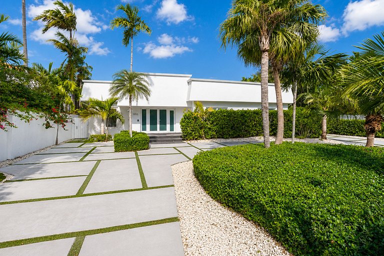 Mia016 - Waterfront Estate with Bay Views in Miami