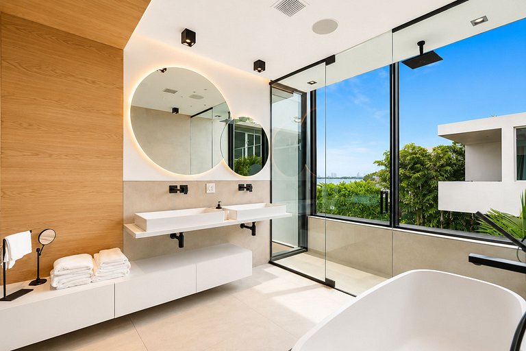 Mia017 - Modern bayfront estate in Miami Beach
