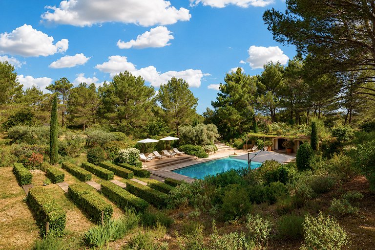 Pro005 - Provençal estate in Eyagalières