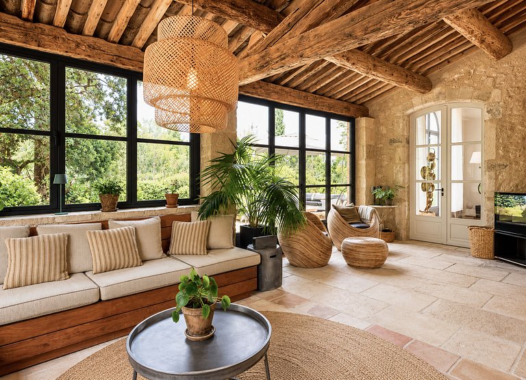 Pro005 - Provençal estate in Eyagalières
