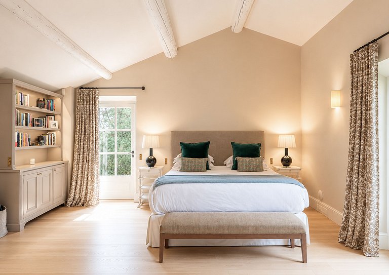 Pro005 - Provençal estate in Eyagalières