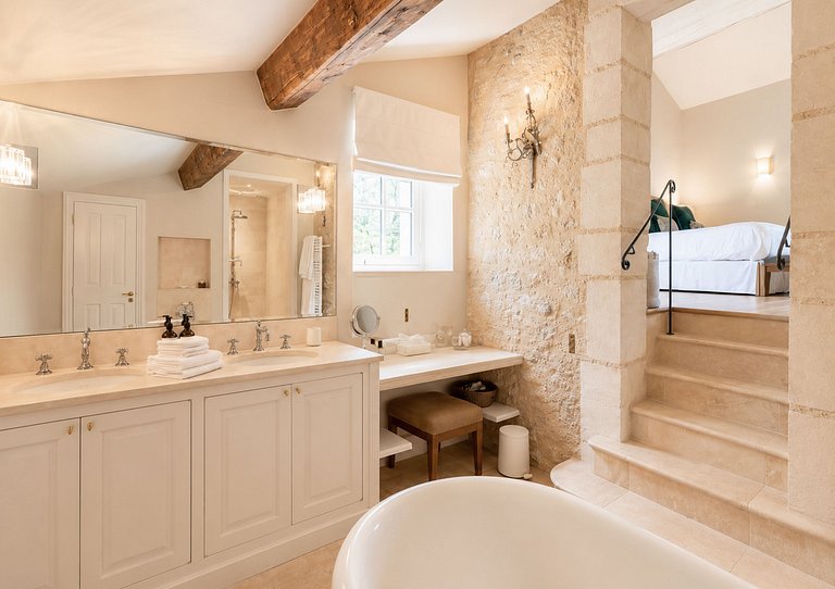 Pro005 - Provençal estate in Eyagalières