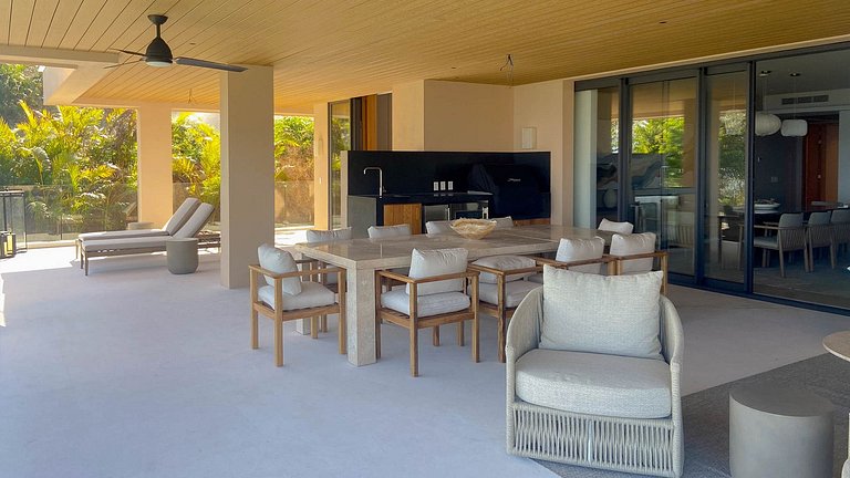 Ptm042 - Elegant Oceanview Villa at Kupuri Beach