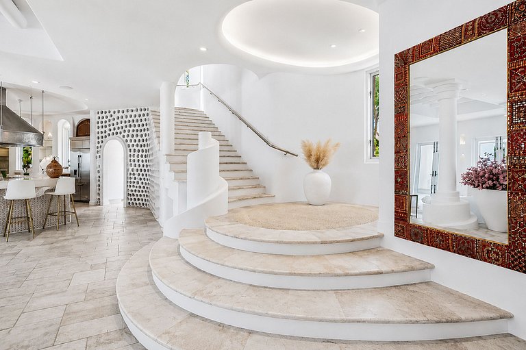 Mia009 - Mykonos-Style Waterfront Estate in Miami