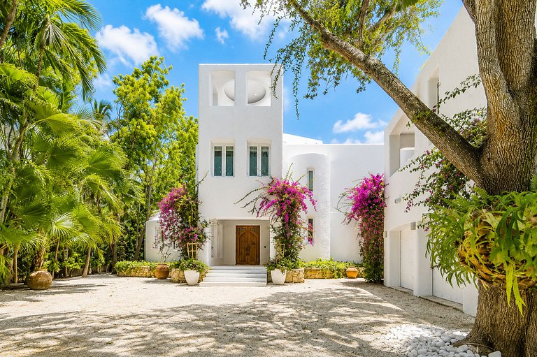 Mia009 - Mykonos-Style Waterfront Estate in Miami