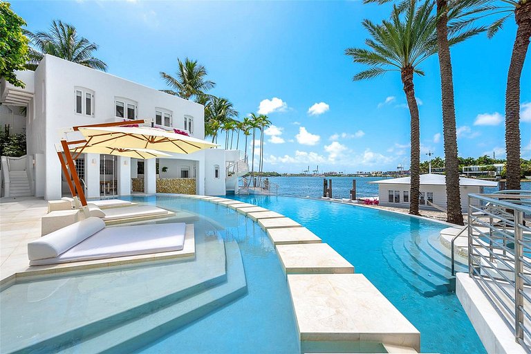 Mia009 - Mykonos-Style Waterfront Estate in Miami