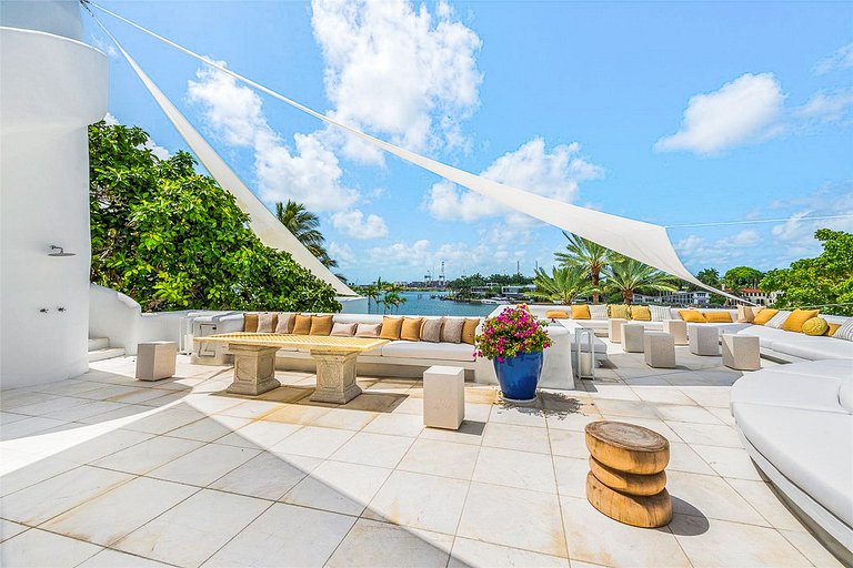 Mia009 - Mykonos-Style Waterfront Estate in Miami