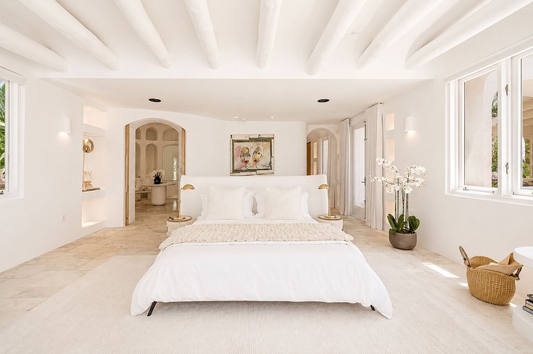 Mia009 - Mykonos-Style Waterfront Estate in Miami