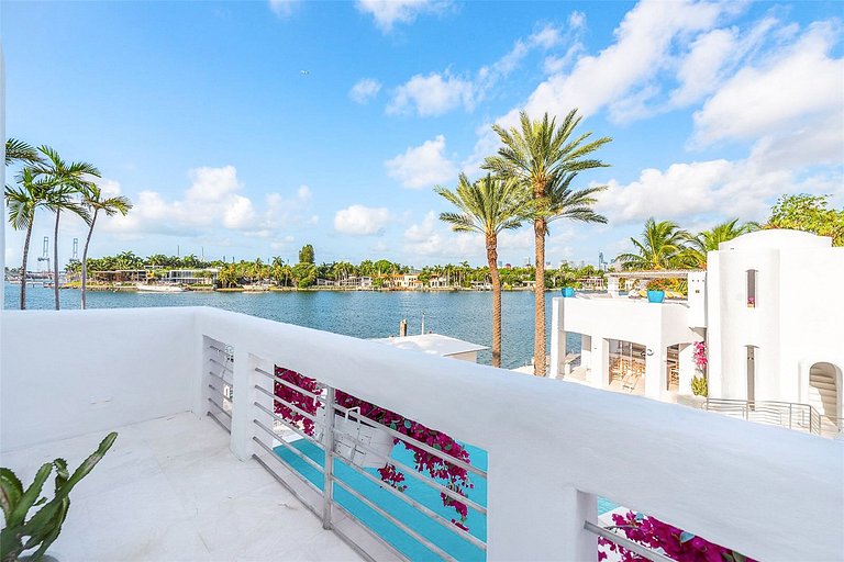 Mia009 - Mansão estilo Mykonos frente mar em Miami