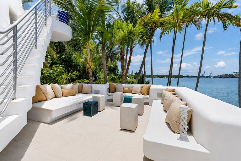Mia009 - Mykonos-Style Waterfront Estate in Miami
