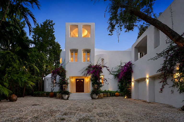 Mia009 - Mykonos-Style Waterfront Estate in Miami