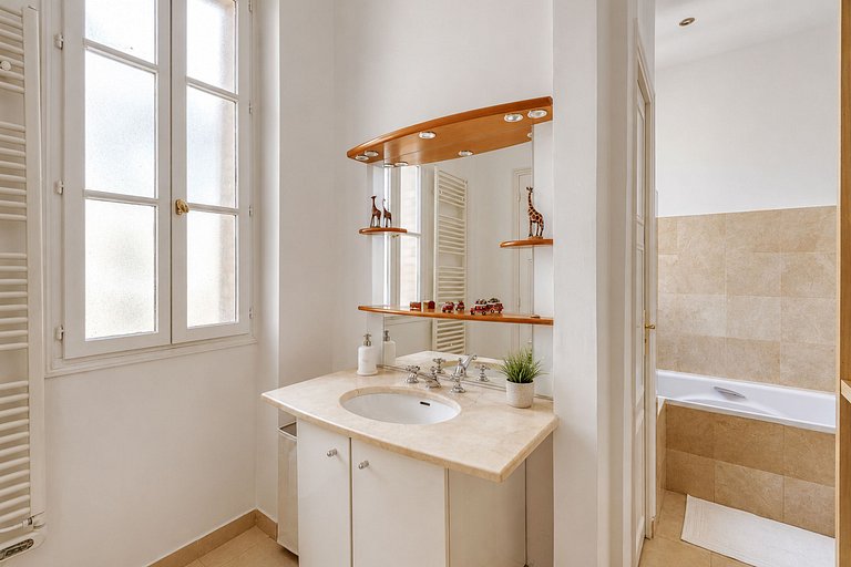 Par065 - 3 bedroom apartment in Paris 16