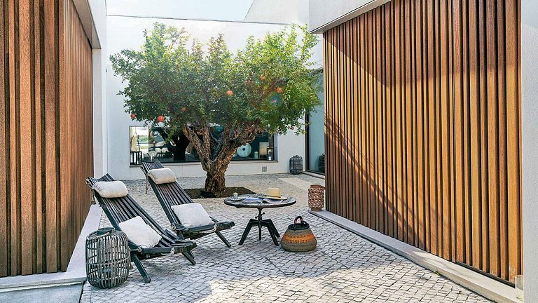 Alg031 – Contemporary cliffside villa with ocean views