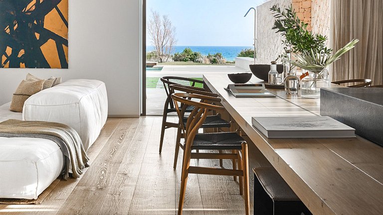 Alg031 – Contemporary cliffside villa with ocean views