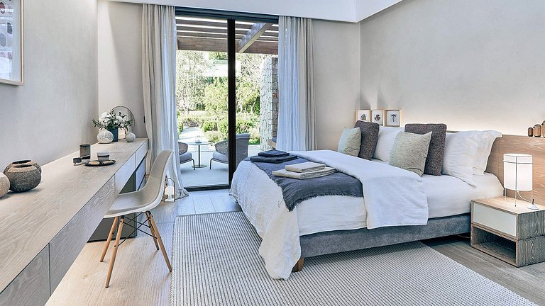 Alg031 – Contemporary cliffside villa with ocean views