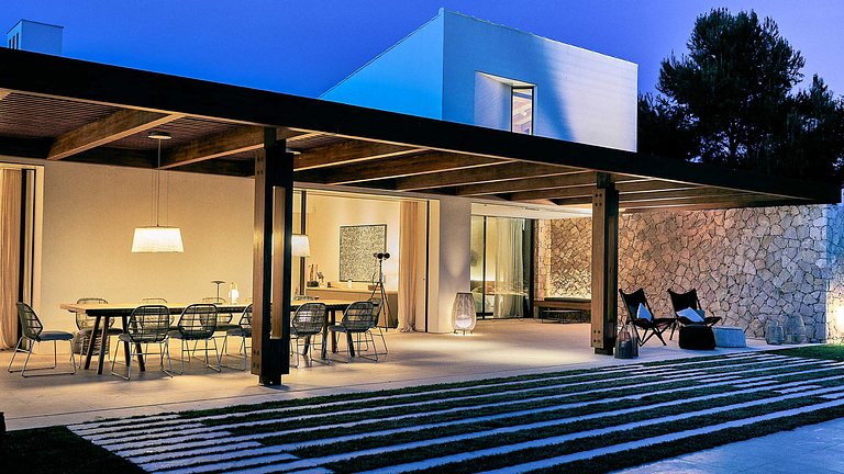 Alg031 – Contemporary cliffside villa with ocean views