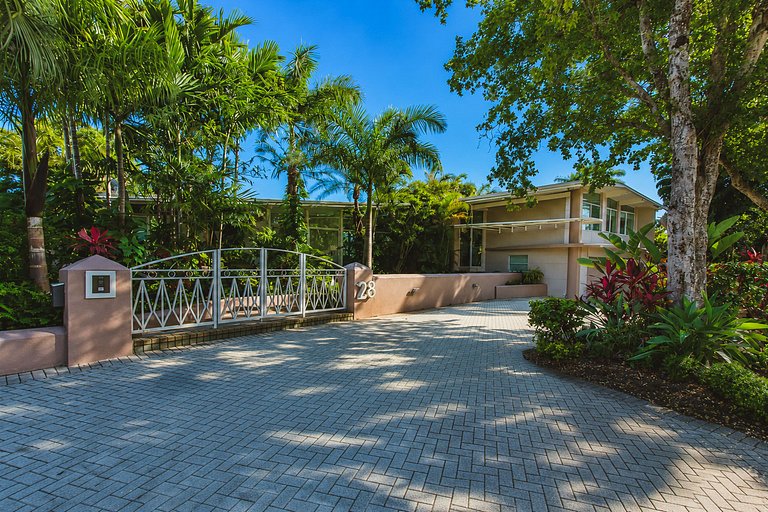 Mia019 - Modern Waterfront House in Fort Lauderdale