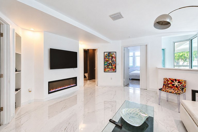 Mia019 - Modern Waterfront House in Fort Lauderdale