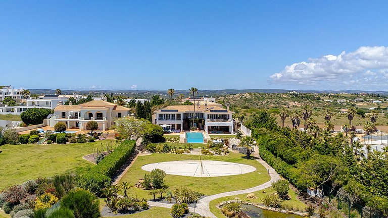 Alg034 – Clifftop ocean-view villa in Algarve