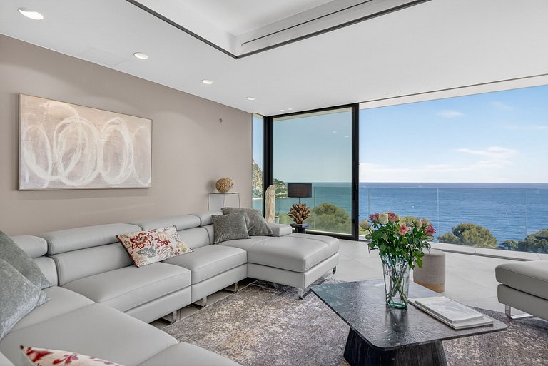 Azu005 - Villa overlooking the bay of Eze, French Riviera