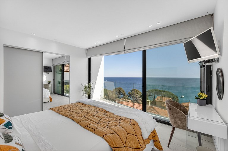 Azu005 - Villa overlooking the bay of Eze, French Riviera
